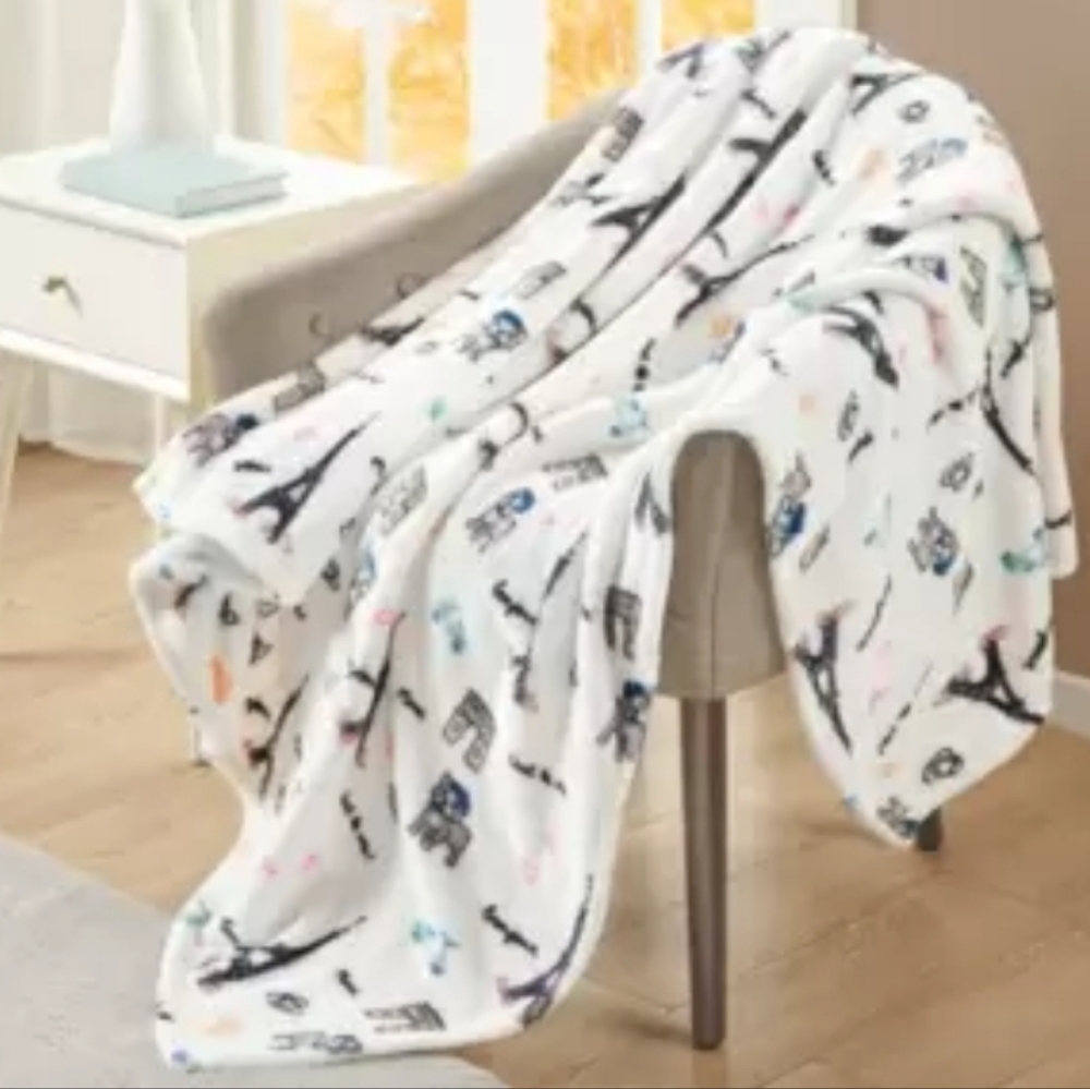 Whim by Martha Stewart Collection White  Plush Throw Blanket 50 X 60 in Paris